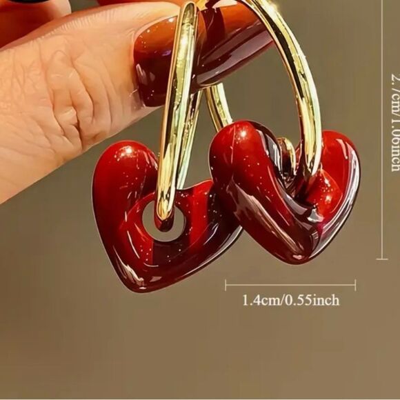 ♥️ NEW Elegant Red Heart Gold Hoop Earrings ♥️ - Picture 5 of 7